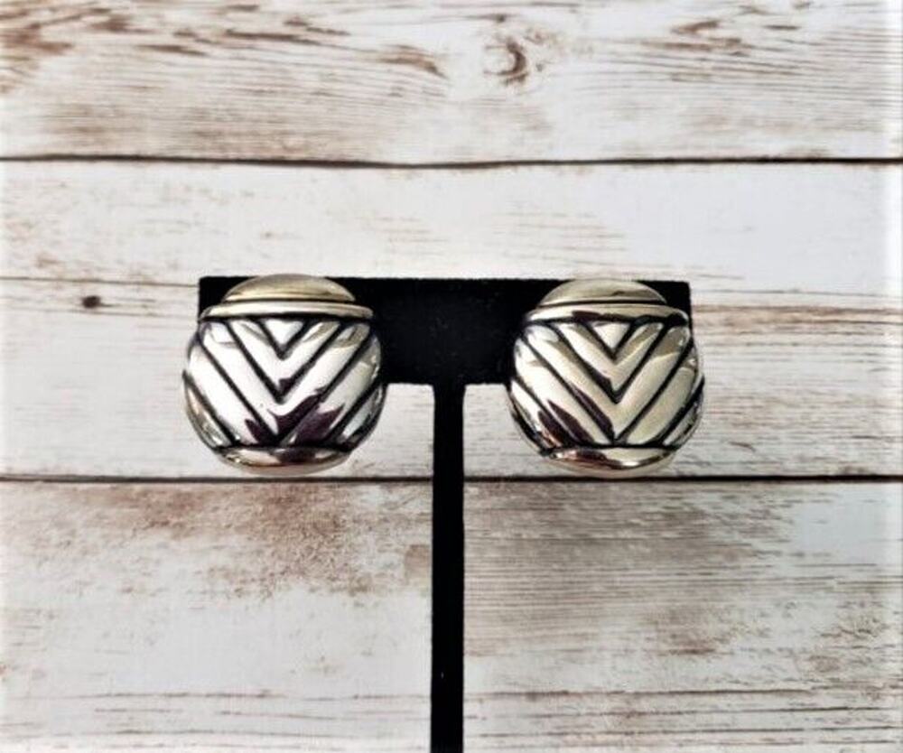 Vintage Clip On Earrings - Silver Tone & Gold Tone Circle with Line Design